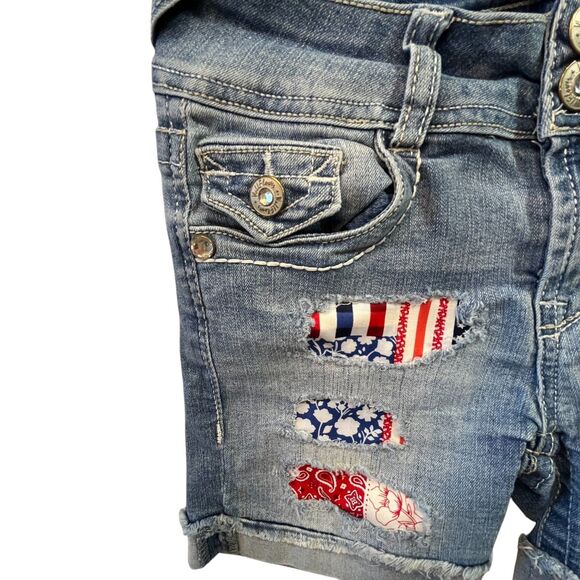 Wallflower Shorts Women 0 Low Rise Distressed Patches Patriotic Stretch (W26 L2) - Picture 9 of 16